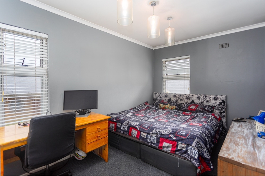 2 Bedroom Property for Sale in Oakglen Western Cape